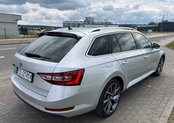 Skoda Superb cena 85000 przebieg: 157200, rok produkcji 2019 z Lubawa małe 301